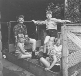 vijf kinderen Van Wijngaarden 1969.jpg